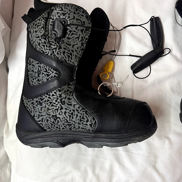 Burton Snowboard Boots Size 7 - Picture 14 of 16